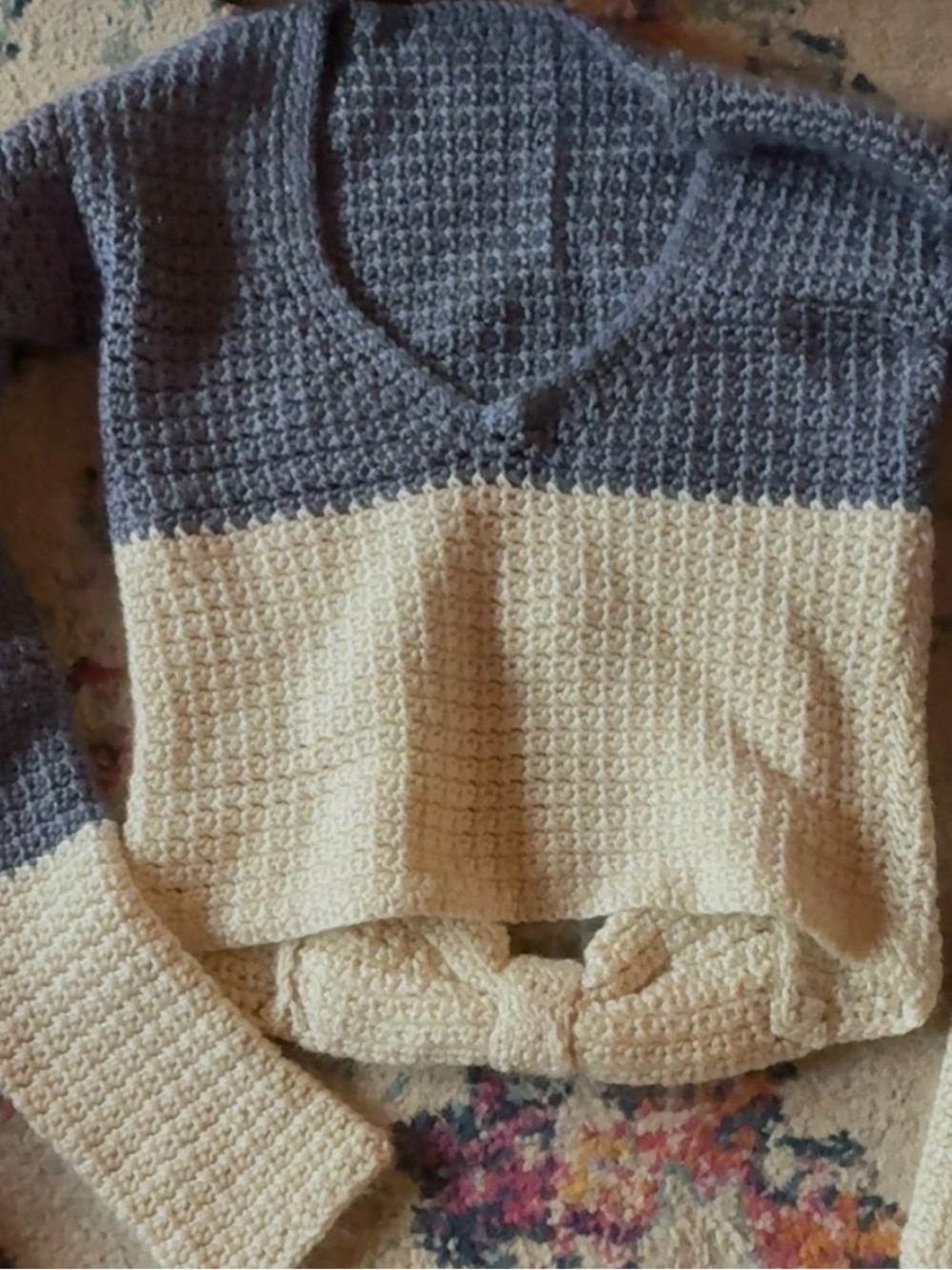 Cozy Two-Tone scoop V-Neck Cropped Sweater in blue and Cream